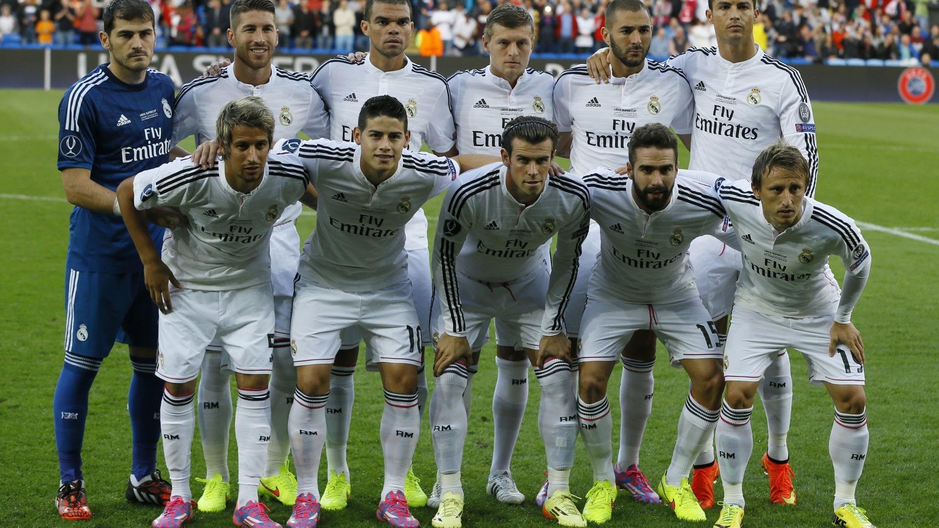 “詹姆斯28+8+9，热搜榜登顶，本场精彩来袭”，詹姆斯全场8分